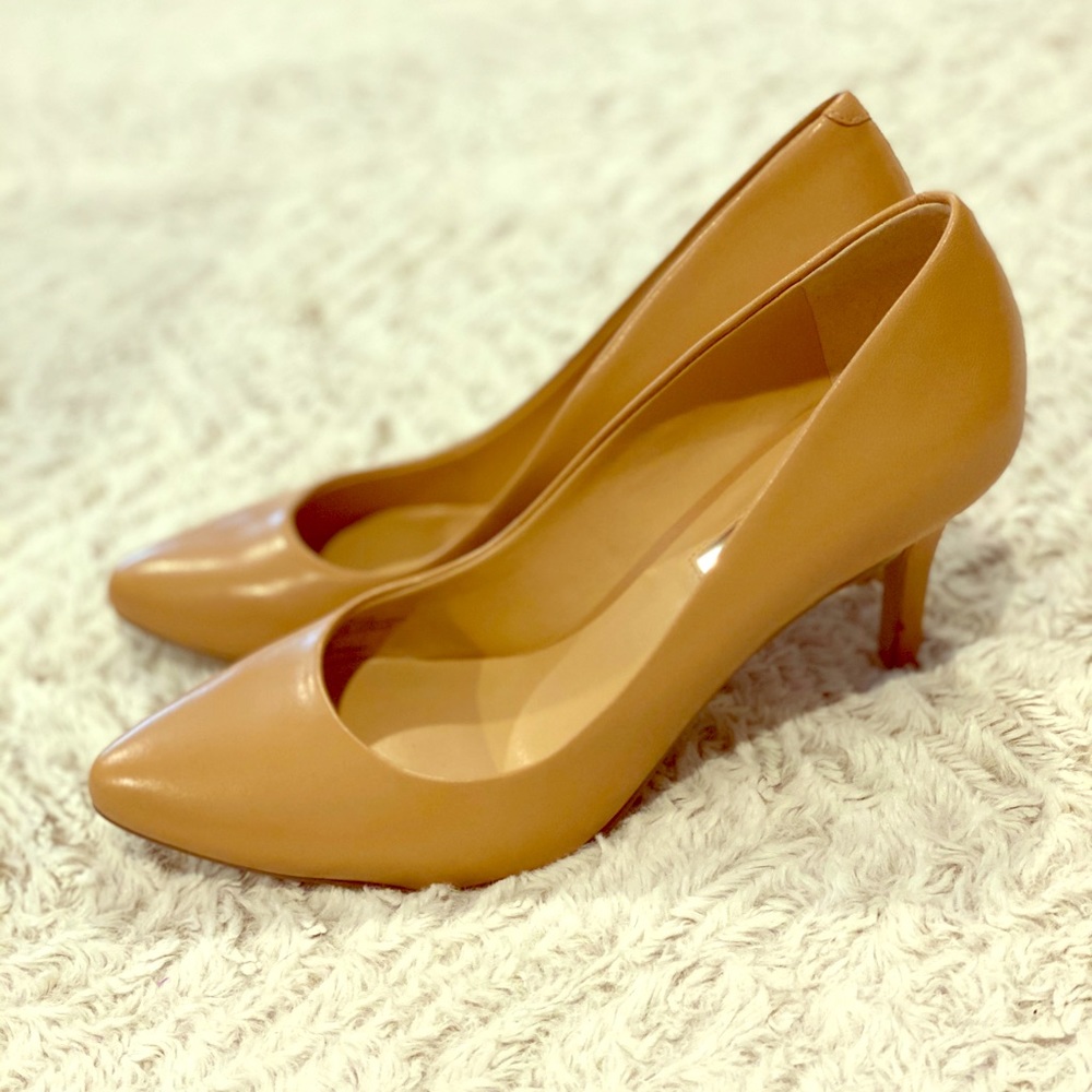 INC Nude pointed toe pump 3” heel size 8